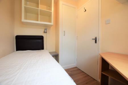 1 bedroom Terraced House to let in 4 Bedroom Student Home - Henry Court (Near City Centre)