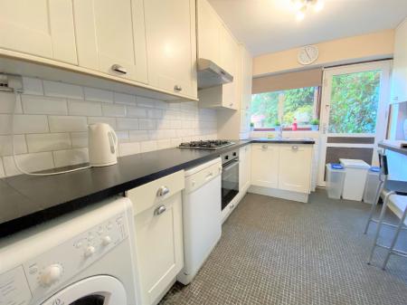 1 bedroom Terraced House to let in 4 Bedroom Student Home - 3 Teddington Close