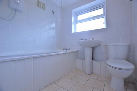 1 bedroom Semi-detached house to let in 5 Bed Student Home - Glenside Avenue