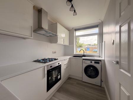 3 bedroom House share to let in Ulcombe Gardens, Canterbury
