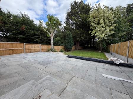 3 bedroom House share to let in Ulcombe Gardens, Canterbury