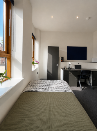 1 bedroom Flat to let in Holmes House, New Dover Road, Canterbury