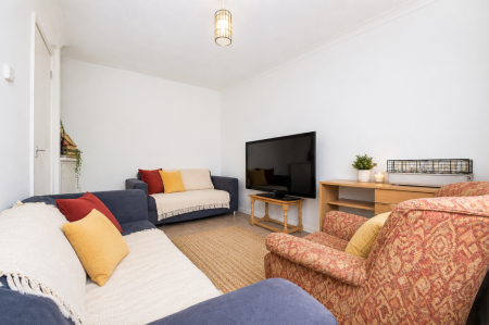 4 bedroom Semi-detached house to let in 6 College Road