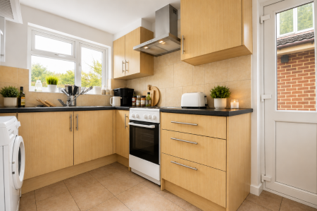 4 bedroom Semi-detached house to let in 6 College Road