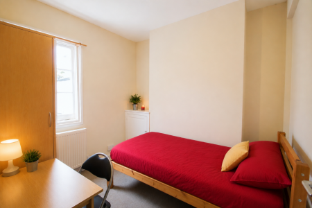 3 bedroom House share to let in Old Dover Road, Canterbury