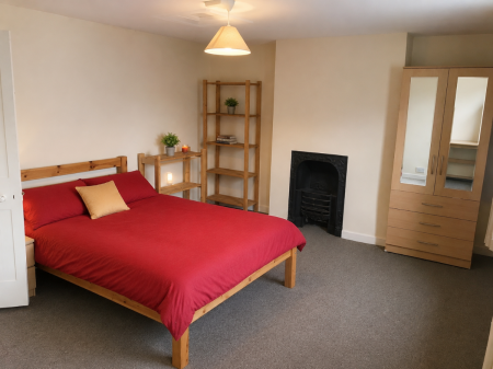 3 bedroom House share to let in Old Dover Road, Canterbury