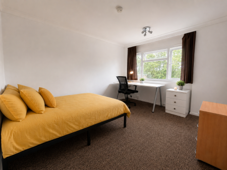 3 bedroom Flat to let in Beecroft Close, Canterbury