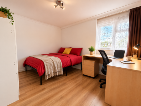 3 bedroom Flat to let in Beecroft Close, Canterbury
