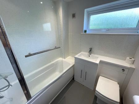1 bedroom Semi-detached house to let in Verwood Close, Canterbury
