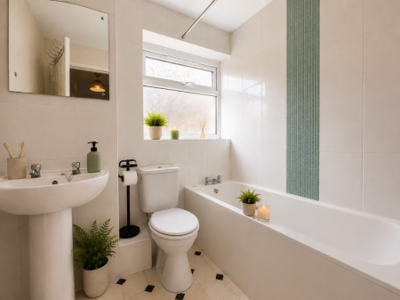 5 bedroom House share to let in Mead Way, Canterbury