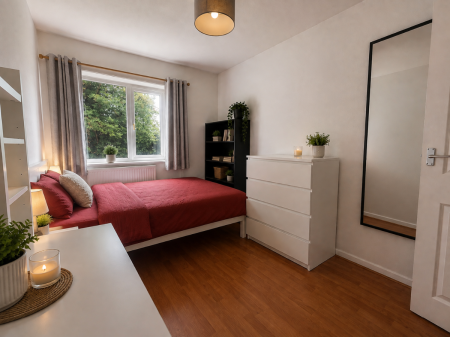 5 bedroom House share to let in Mead Way, Canterbury