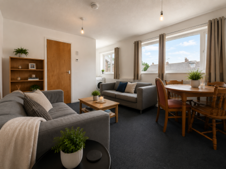 5 bedroom House share to let in Mead Way, Canterbury