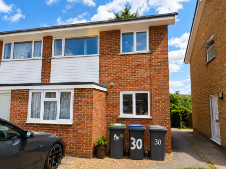 5 bedroom House share to let in Mead Way, Canterbury