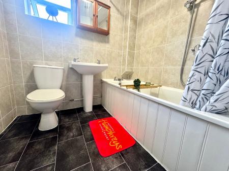 1 bedroom Semi-detached house to let in 5 Bed Student House - 28 Forrester Close