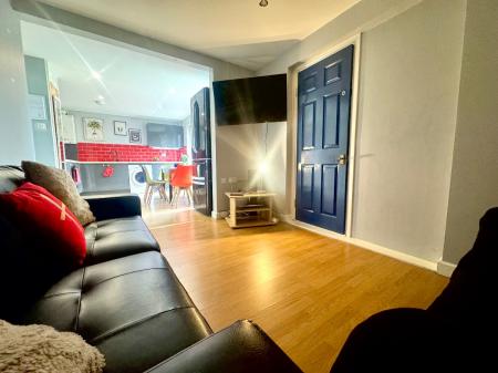 1 bedroom Semi-detached house to let in 5 Bed Student House - 28 Forrester Close