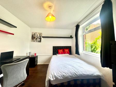 1 bedroom Semi-detached house to let in 5 Bed Student House - 28 Forrester Close