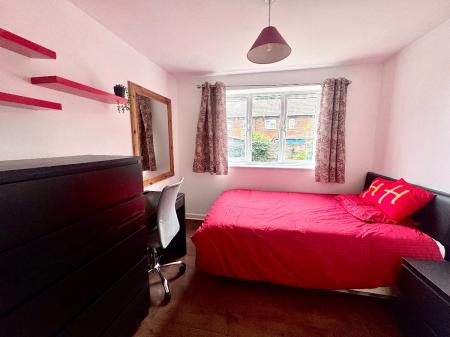 1 bedroom Semi-detached house to let in 5 Bed Student House - 28 Forrester Close