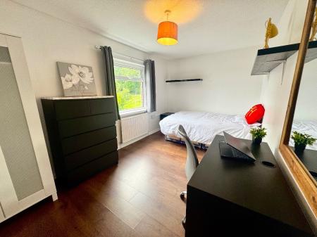 1 bedroom Semi-detached house to let in 5 Bed Student House - 28 Forrester Close