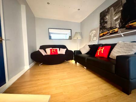 1 bedroom Semi-detached house to let in 5 Bed Student House - 28 Forrester Close