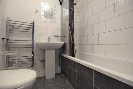 1 bedroom Terraced House to let in 4 Bedroom Student Home - Henry Court (Near City Centre)