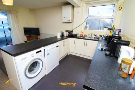 6 bedroom Terraced House to let in Wilton Avenue, The Polygon, Southampton, SO15