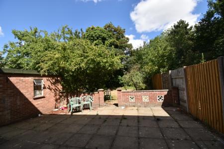 4 bedroom Semi-detached house to let in Cunningham Road, Norwich, NR5