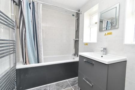 4 bedroom Semi-detached house to let in Darrell Place, Norwich, NR5