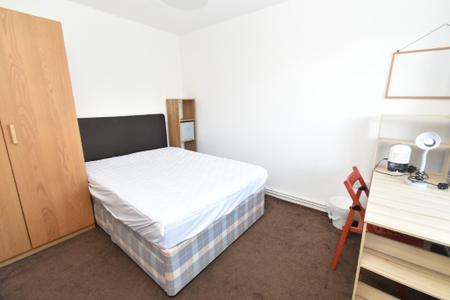 4 bedroom Semi-detached house to let in Darrell Place, Norwich, NR5