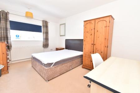 4 bedroom Semi-detached house to let in Darrell Place, Norwich, NR5