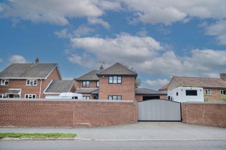 5 bedroom Detached house for sale in Church Green, Norwich, NR7