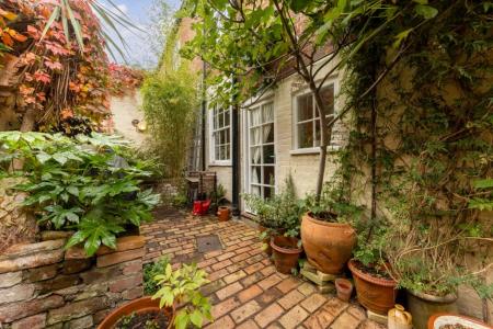 3 bedroom Terraced House for sale in Golden Triangle