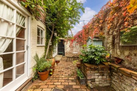 3 bedroom Terraced House for sale in Golden Triangle