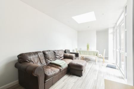 6 bedroom Semi-detached house to let in Savery Close, Norwich, NR5