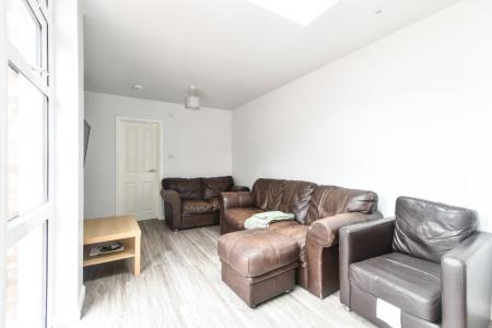 6 bedroom Semi-detached house to let in Savery Close, Norwich, NR5