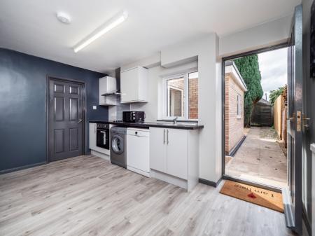 6 bedroom End of terrace house to let in Northfields, Norwich, NR4