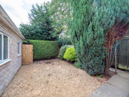6 bedroom End of terrace house to let in Northfields, Norwich, NR4