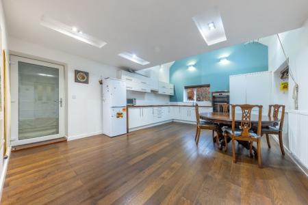 5 bedroom Detached house for sale in Earlham Road, Norwich, NR4