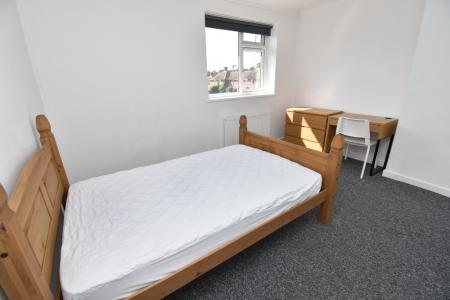 6 bedroom Semi-detached house to let in Edgeworth Road, Norwich, NR5