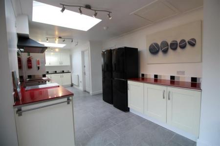 6 bedroom Semi-detached house to let in Winchcomb Road, Norwich, NR2