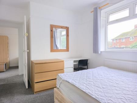 4 bedroom Semi-detached house to let in Wakefield Road, Norwich, NR5