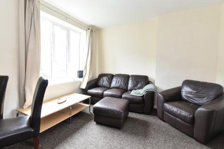 4 bedroom Semi-detached house to let in Robson Road, Earlham, Norwich, NR5