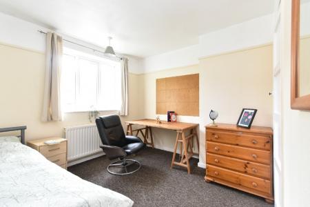 4 bedroom Semi-detached house to let in Robson Road, Earlham, Norwich, NR5