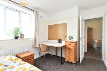 4 bedroom Semi-detached house to let in Robson Road, Earlham, Norwich, NR5