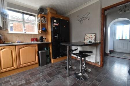 4 bedroom Semi-detached house to let in Brereton Close, Norwich, NR5