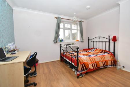 4 bedroom Semi-detached house to let in Brereton Close, Norwich, NR5