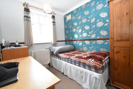 4 bedroom Semi-detached house to let in Brereton Close, Norwich, NR5