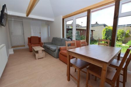 5 bedroom Semi-detached house to let in Edgeworth Road, Earlham, Norwich, NR5