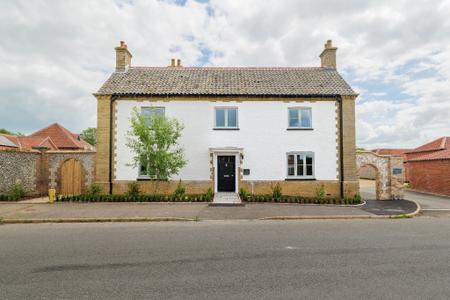 4 bedroom Detached house to let in Lower Farm Mews, Tittleshall, PE32