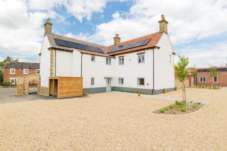 4 bedroom Detached house to let in Lower Farm Mews, Tittleshall, PE32