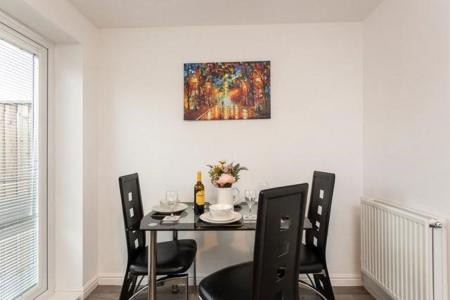 3 bedroom Property to let in Grange Way - DH6